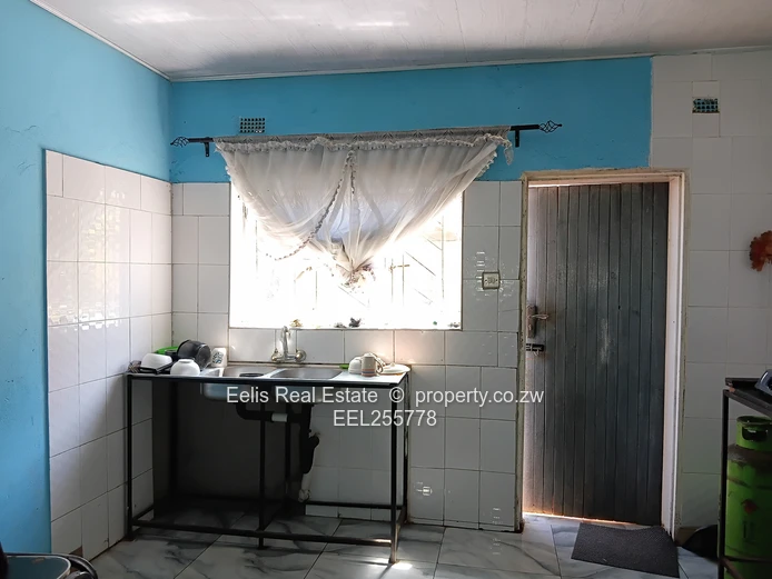 6 bedrooms house in KMP, Senga for sale