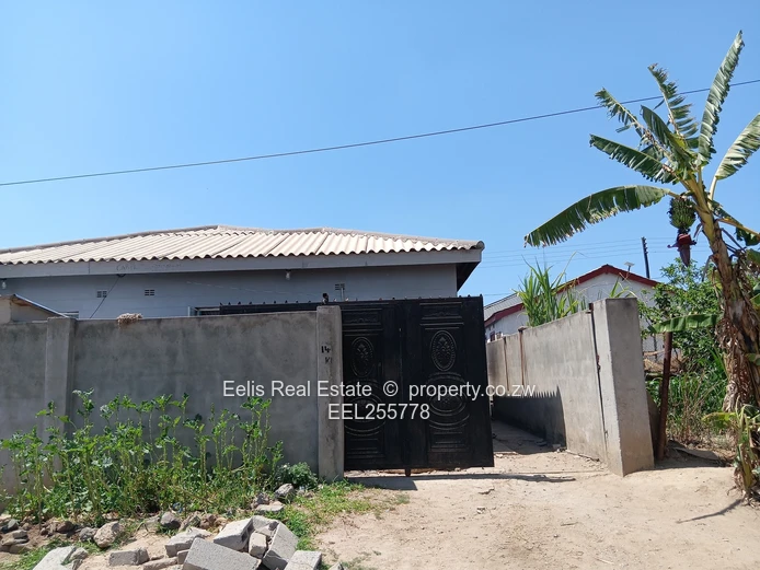 6 bedrooms house in KMP, Senga for sale